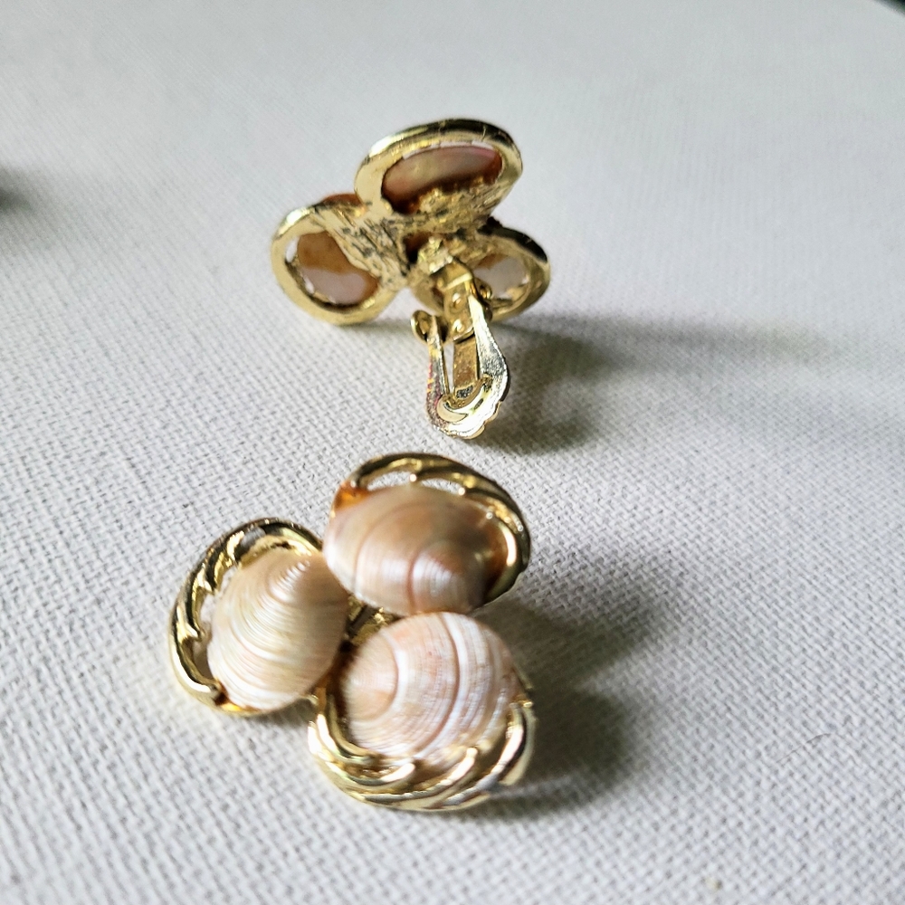 Vintage Gold Tone  Shell Clip On Earrings